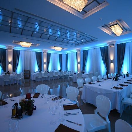 Hotel Villa Pascucci Durrës Exterior foto The ballroom