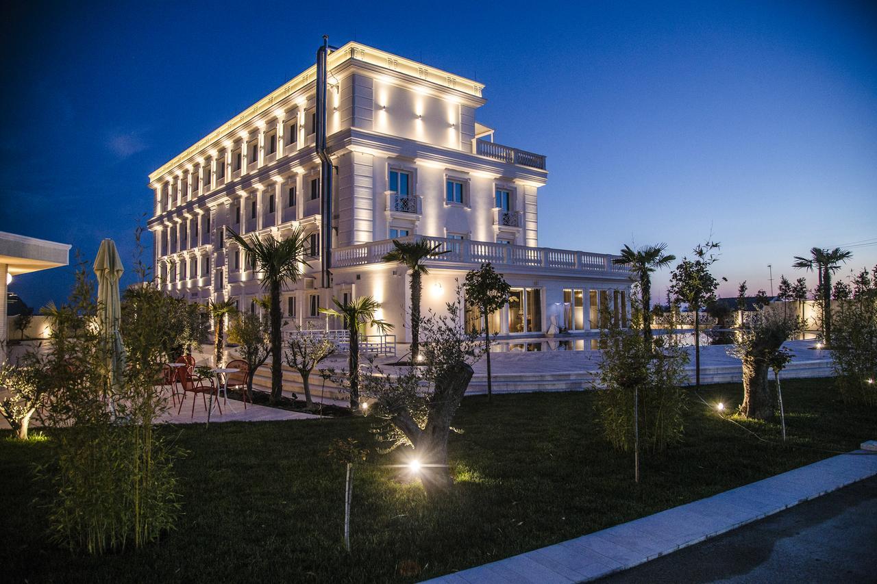 Hotel Villa Pascucci Durrës Exterior foto