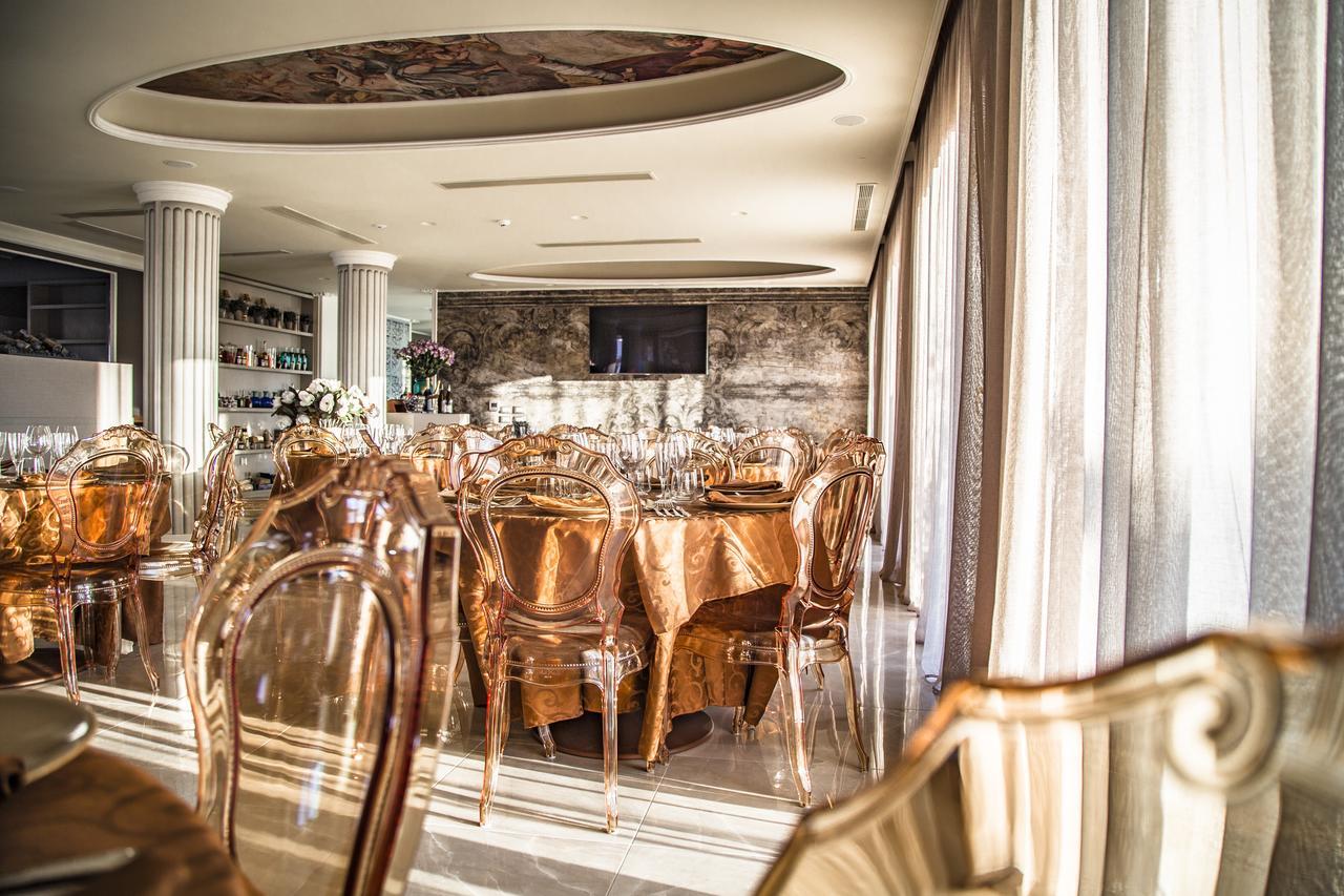 Hotel Villa Pascucci Durrës Exterior foto The interior of the restaurant