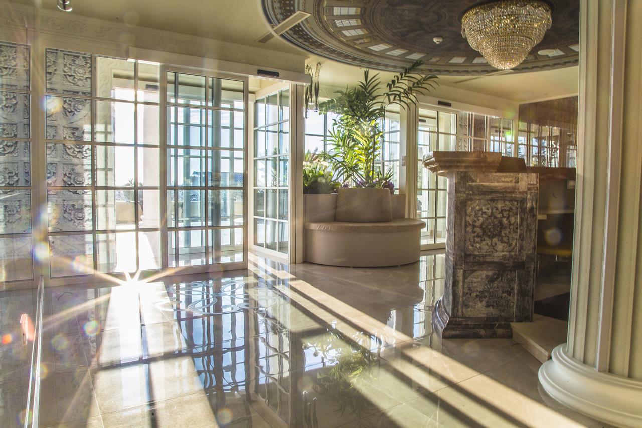 Hotel Villa Pascucci Durrës Exterior foto The lobby of the hotel