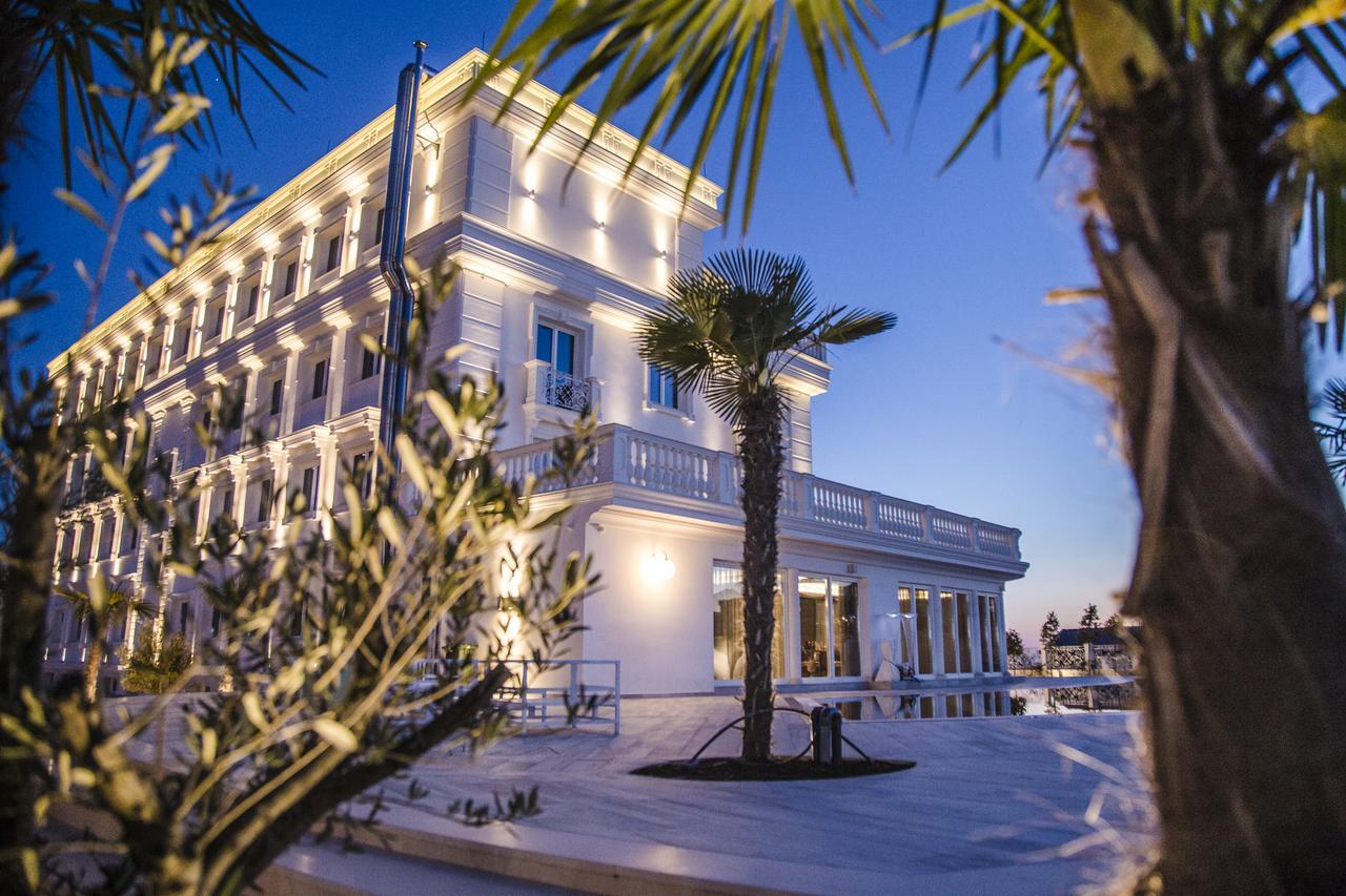 Hotel Villa Pascucci Durrës Exterior foto