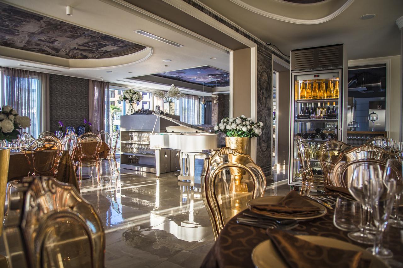 Hotel Villa Pascucci Durrës Exterior foto The interior of the restaurant