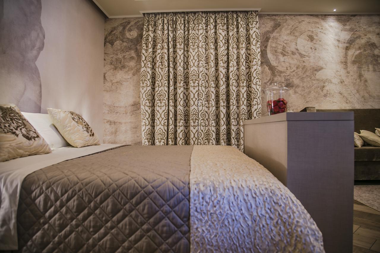 Hotel Villa Pascucci Durrës Exterior foto A bedroom at the hotel