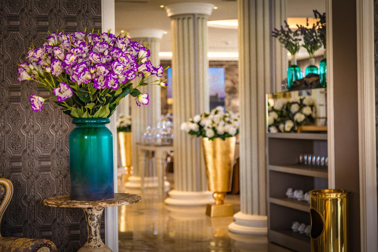 Hotel Villa Pascucci Durrës Exterior foto The lobby of the hotel