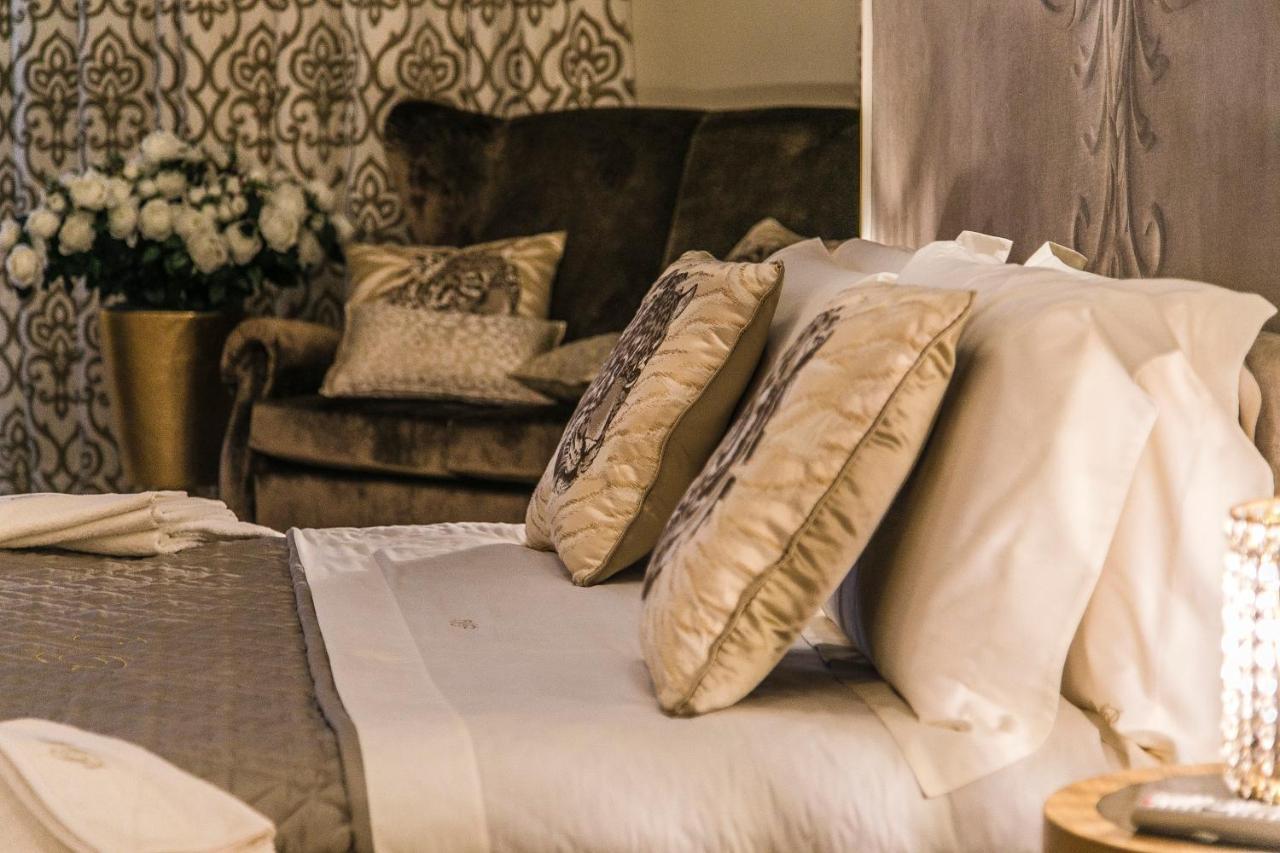Hotel Villa Pascucci Durrës Exterior foto Silk pillows